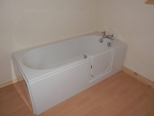 Click Here To Enlarge This Photo Of 1700 mm Tanto easy access bath